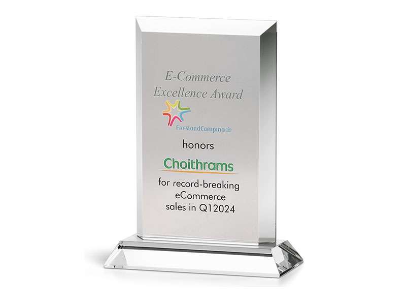 The Clear Distinction Award – rectangular crystal glass trophy, view 2